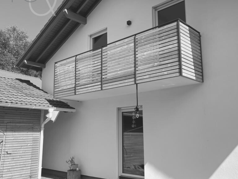 Lärchen Balkon mit Stahl